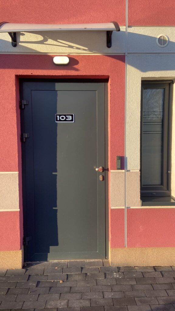 hostel z własnym parkingiem